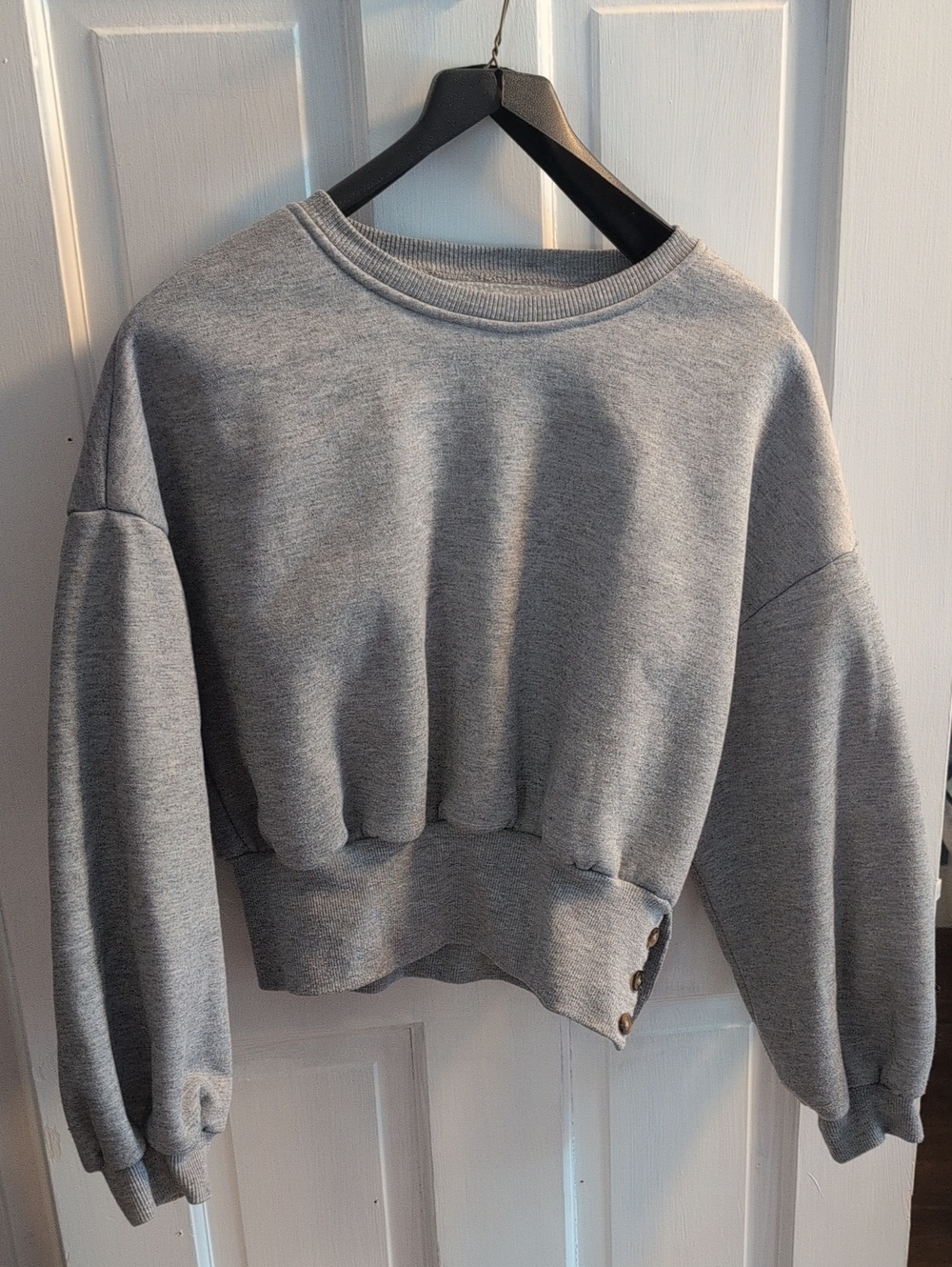Women's Gray Cropped Crewneck Sweatshirt with Button Hem
